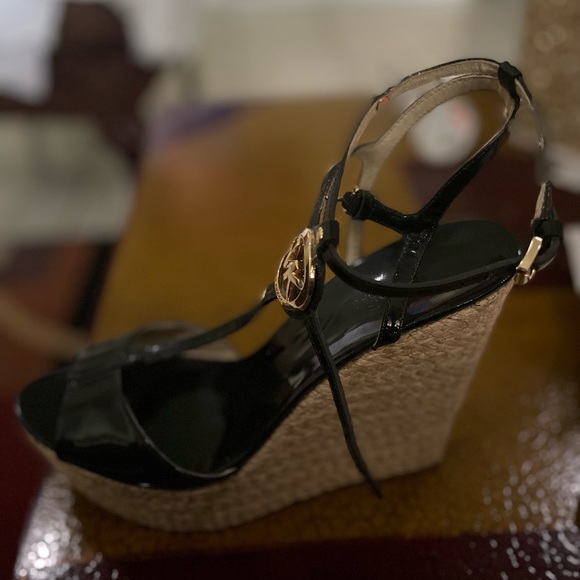 classy wedges, only wear a few times - Picture 2 of 3